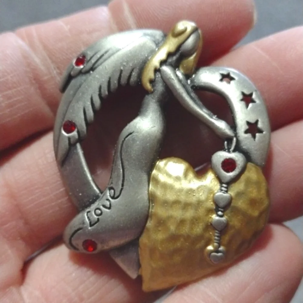 DD SIGNED PEWTER ANGEL WITH HEART/STARS RED RHINESTONE 1.8
